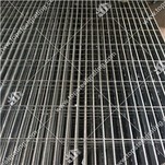 Заблокована сталева решітка